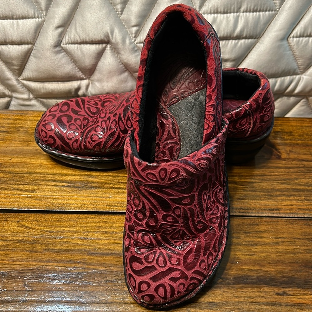 BOC Embossed Comfort Clog
